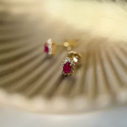 rubiini ruusukenappikorvakorut 14 karaatin kultaa kanssa timantti ja rubiini 