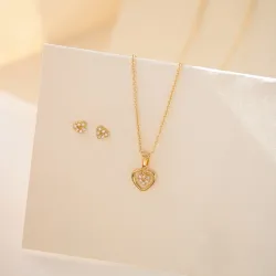 Støvring Design sydän korut setti  kullattua hopeaa valkoinen zirkoni