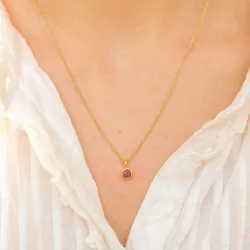 pieni rubiini riipus  kullattua hopeaa - Loom Stones