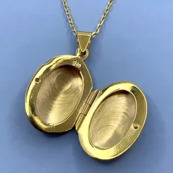 ovaali medaljonki  kullattua hopeaa