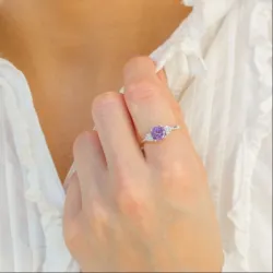 lila zirkoni sormus hopea