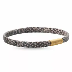 Litteä ruskea käärmerannekoru nahkaa, jossa on kullattua terästä   x 6 mm