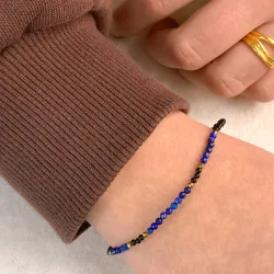 musta rannekoru  onyx-kiveä ja lapis ja 6 hematite - Loom Stones