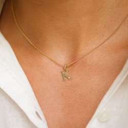 k-kirjain timantti riipus 9 karaatti kultaa 0,01 ct