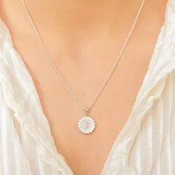 15 mm päivänkakkara riipus  rodinoitua hopeaa - Marie