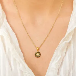 11 mm päivänkakkara musta zirkoni riipus  kullattua hopeaa - Matilda