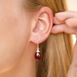 korvarenkaat 9 karaatin kultaa kanssa punainen kristalli