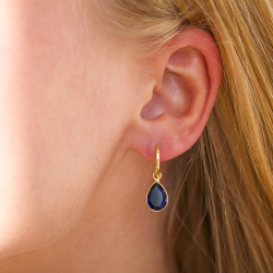 pisara synteettinen sininen safiiri korvarenkaat  kullattu hopea - Loom Stones