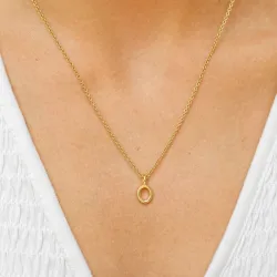 o-kirjain riipus jossa on ketju  kullattua hopeaa - My Letter