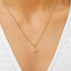 v-kirjain riipus jossa on ketju  kullattua hopeaa - My Letter