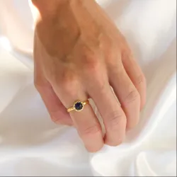 synteettinen safiiri sormus kullattu messinki - Eliné