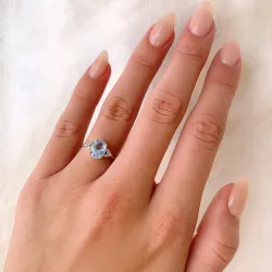 Ovaali sormus hopeaa