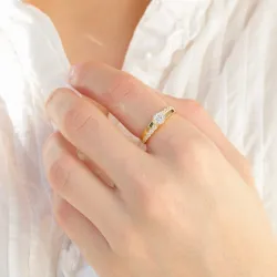 Elegantti pyöreä zirkoni sormus kullattua hopeaa