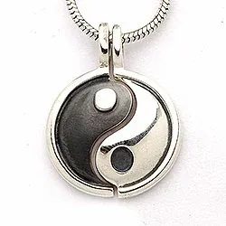 Yin Yang riipus  oksidoitua sterlinghopeaa